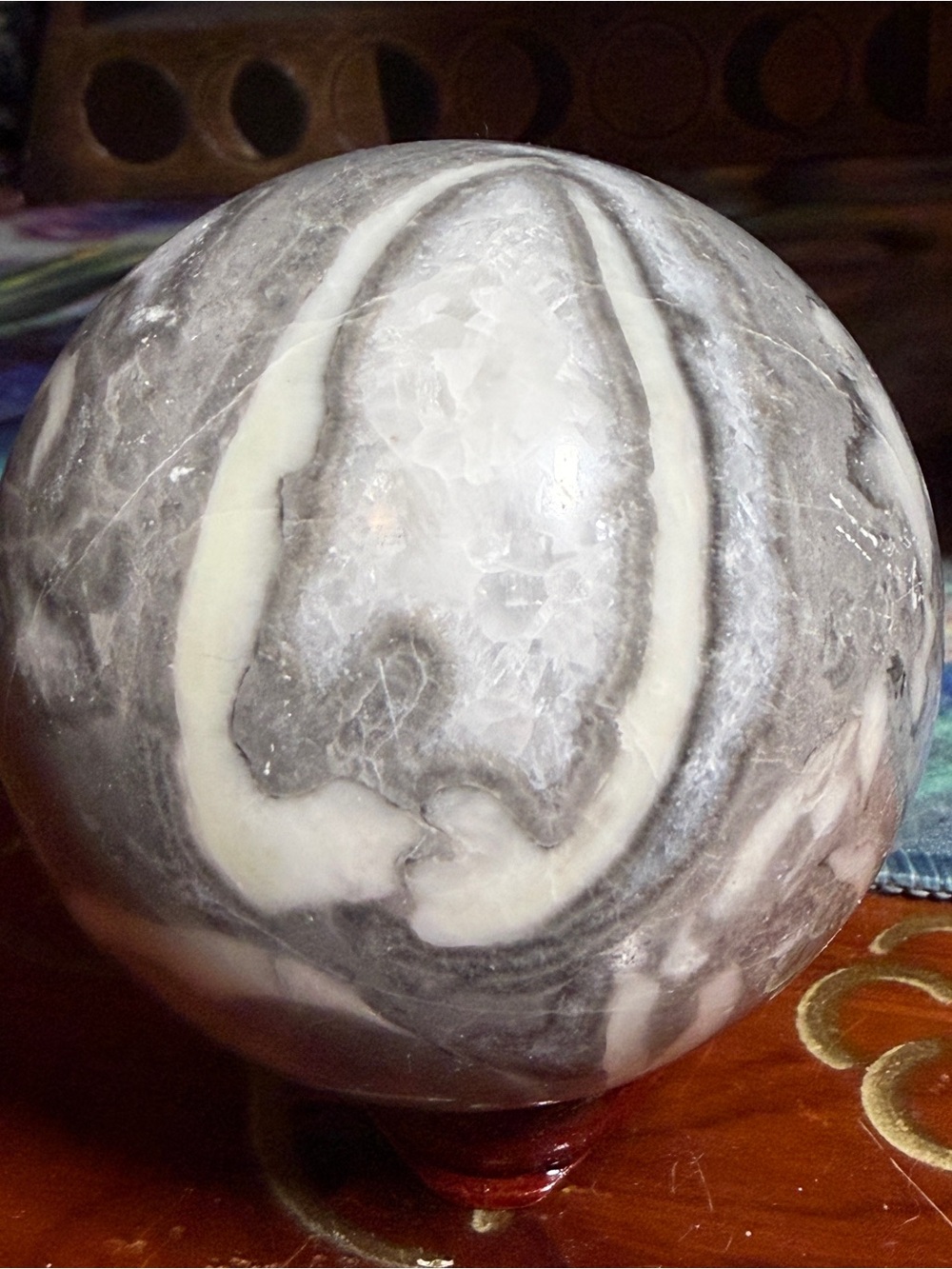 Shell jasper crystal sphere - Picture 9 of 9